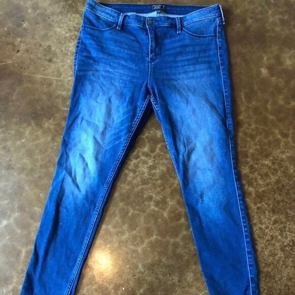 Abercrombie and Fitch Simone - Picture 3 of 3